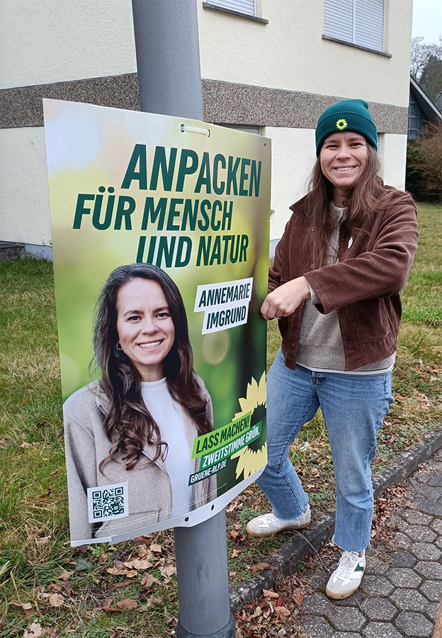 Annemarie plakatiert Annemarie