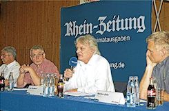 Foto v.l.n.r. Minister Roger Lewentz (SPD), Michael Stoll (Moderator), Leo Neydek (Grüne), Matthias Boller (BUND) 