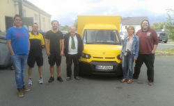 Foto: von links Christoph Weyrath, zwei Mitarbeiter der Deutschen Post, Dr. Heiner Keltsch, Denise Burkholz und Carsten Jansing